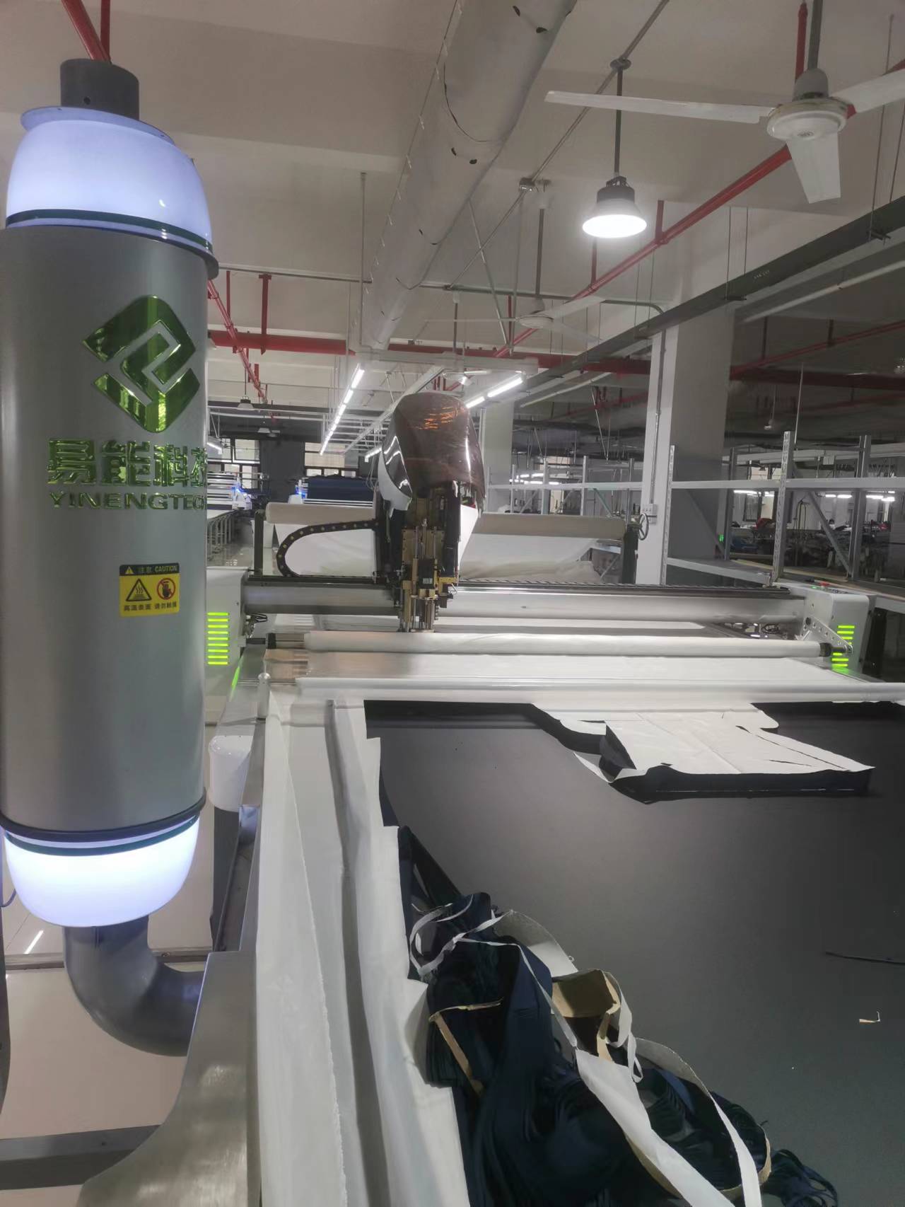 Automatic cutting machine